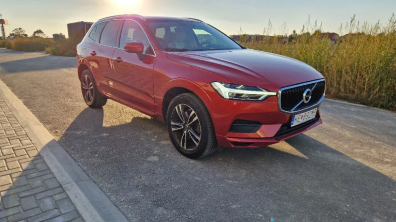 volvo-xc60-momentum-d4-awd-140kw-at8-big-3