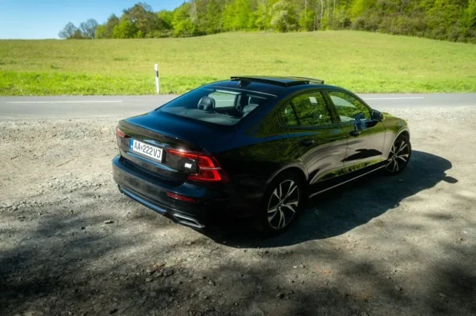 volvo-s60-t8-recharge-twin-engine-r-design-eawd-at-288kw-390hp-a8-big-1