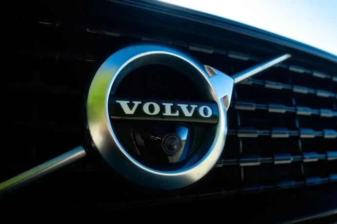 volvo-s60-t8-recharge-twin-engine-r-design-eawd-at-288kw-390hp-a8-big-2