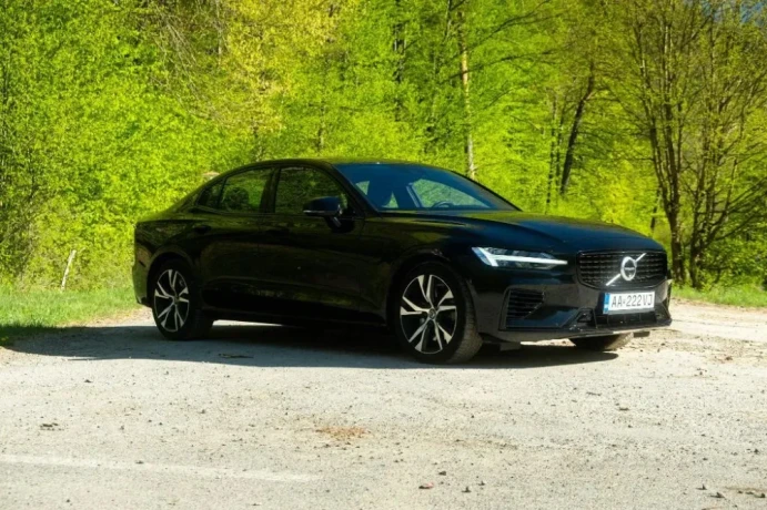 volvo-s60-t8-recharge-twin-engine-r-design-eawd-at-288kw-390hp-a8-big-3