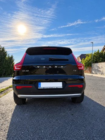volvo-xc40-t3-163k-momentum-pro-at-120kw163hp-a8-big-2