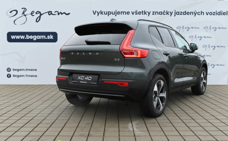 volvo-xc40-b3-p-plus-dark-at-fwd-dct-big-3