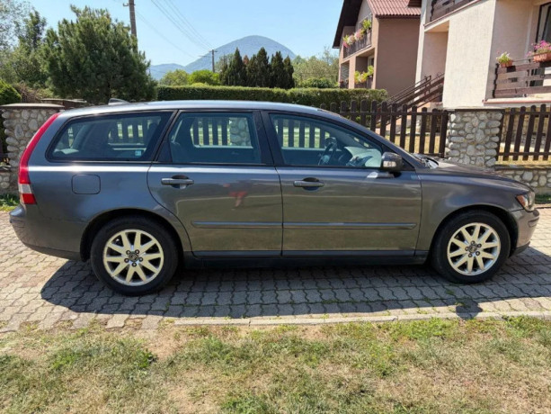 volvo-v50-po-nedavnej-stk-platnej-do-augusta-2028-big-0