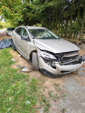 volvo-v40-cross-country-havarovane-big-0