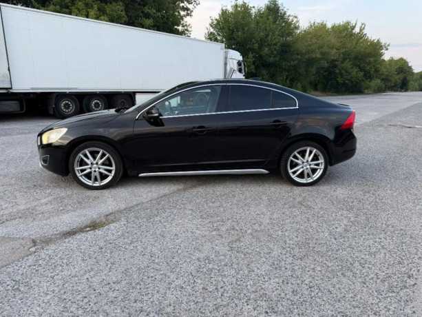 volvo-s60-d5-awd-r-design-geartronic-151kw205hp-a6-big-0