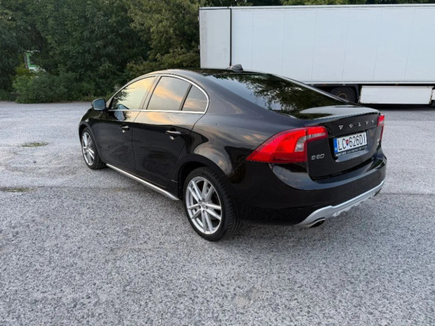 volvo-s60-d5-awd-r-design-geartronic-151kw205hp-a6-big-1
