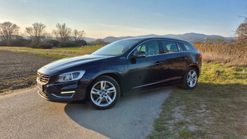 volvo-v60-volvo-v60-plug-in-hybrid-d6-naftael-big-0