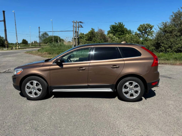 volvo-xc60-d5-awd-momentum-geartronic-big-0