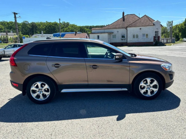 volvo-xc60-d5-awd-momentum-geartronic-big-3