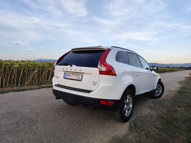 volvo-xc60-d4-awd-kinetic-geartronic-120kw163hp-a6-big-3