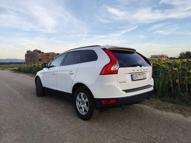volvo-xc60-d4-awd-kinetic-geartronic-120kw163hp-a6-big-2