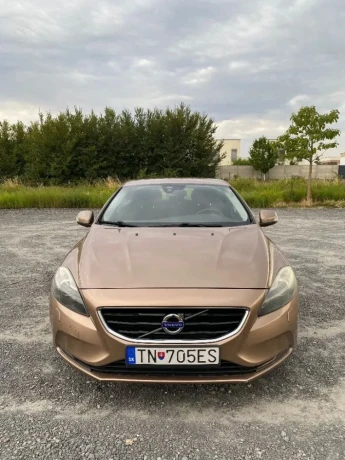 volvo-v40-kinetic-big-0