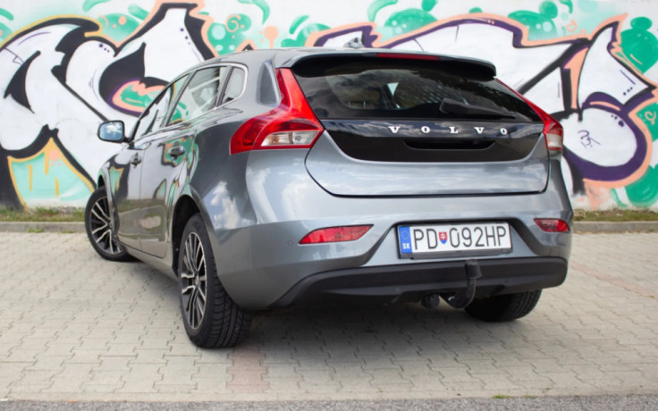 volvo-v40-d2-20l-120k-inscription-big-3