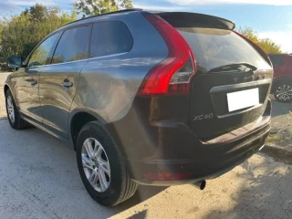 volvo-xc60-d3-20l-momentumautomatkupene-v-srserviska-plne-pojazdne