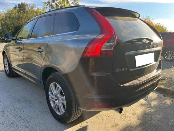 volvo-xc60-d3-20l-momentumautomatkupene-v-srserviska-plne-pojazdne-big-0