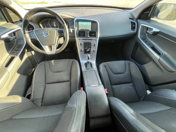 volvo-xc60-d3-20l-momentumautomatkupene-v-srserviska-plne-pojazdne-big-3