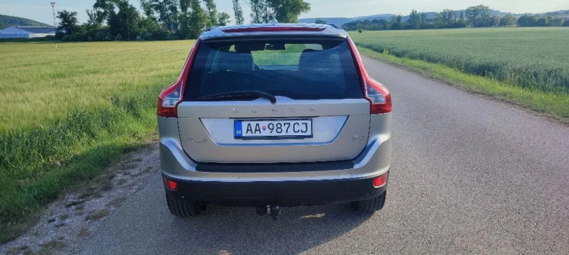 volvo-xc60-d4-momentum-120kw163hp-m6-big-3