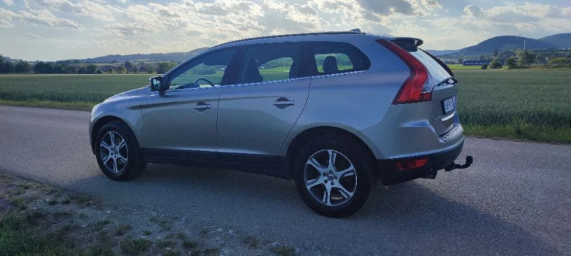 volvo-xc60-d4-momentum-120kw163hp-m6-big-2