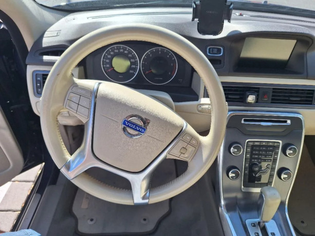 volvo-xc70-d3-awd-2012-ocean-race-big-2
