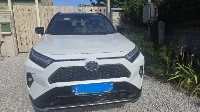 toyota-rav4-x-4-136-kw-perletova-metaliza-predlzena-zaruka-160000-km-big-3
