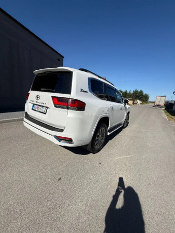 toyota-land-cruiser-300-70th-anniversary-big-0
