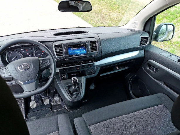 toyota-proace-verso-shuttle-20-d-4d-140-l2-106kw144hp-m6-big-0