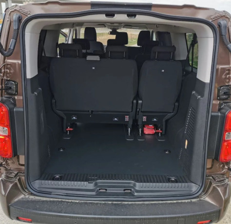 toyota-proace-verso-shuttle-20-d-4d-140-l2-106kw144hp-m6-big-2