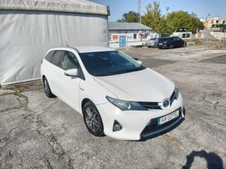 toyota-auris-na-predaj-toyota-auris-touring-sports-18-hybrid