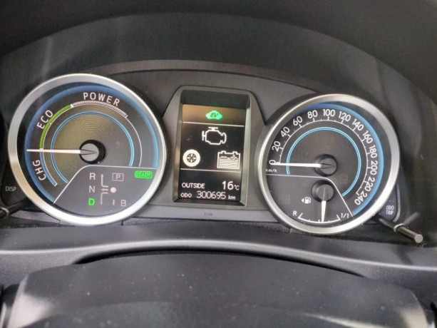 toyota-auris-na-predaj-toyota-auris-touring-sports-18-hybrid-big-3