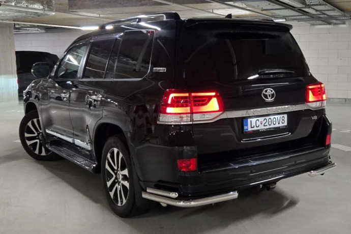 toyota-land-cruiser-200-v8-executive-lounge-big-2