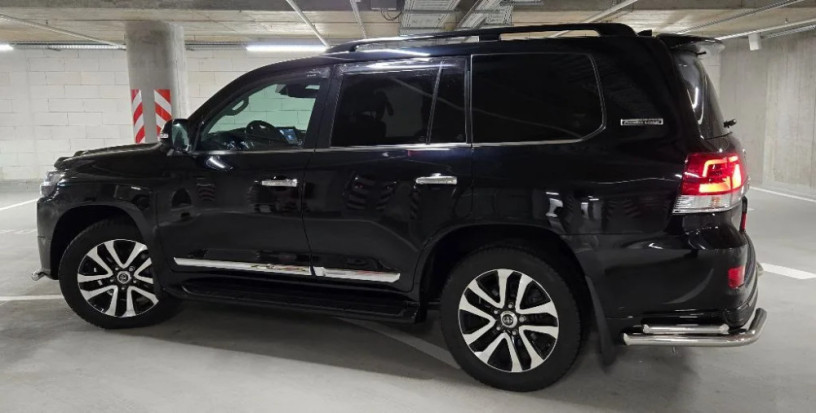 toyota-land-cruiser-200-v8-executive-lounge-big-1
