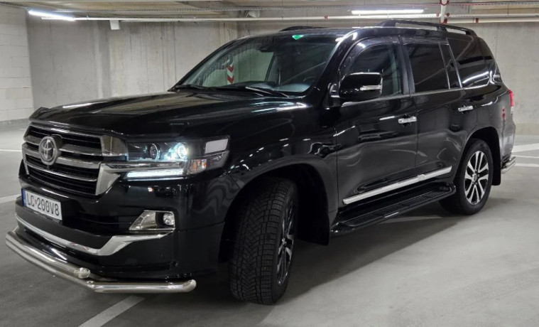 toyota-land-cruiser-200-v8-executive-lounge-big-3