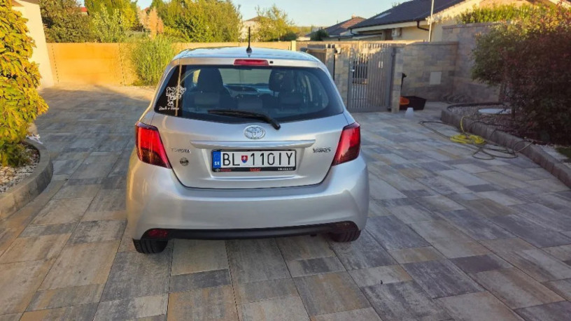 toyota-yaris-133-dual-vvt-i-active-73kw99hp-m6-big-2