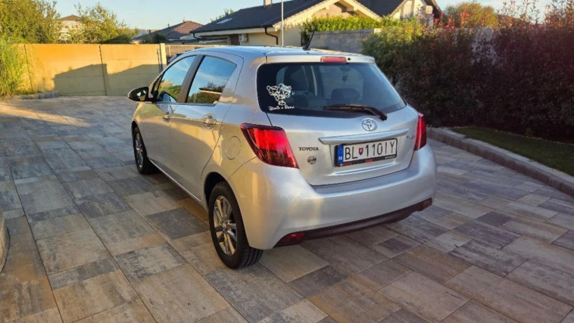 toyota-yaris-133-dual-vvt-i-active-73kw99hp-m6-big-3