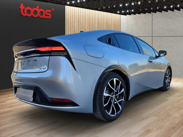 toyota-prius-executive-20-phev-164-kw-cvt-big-2