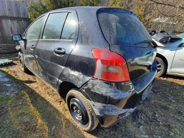 toyota-yaris-pojazdne-2006-benzin-270-000-km-64-kw-at-4-airbagy-ok-big-1