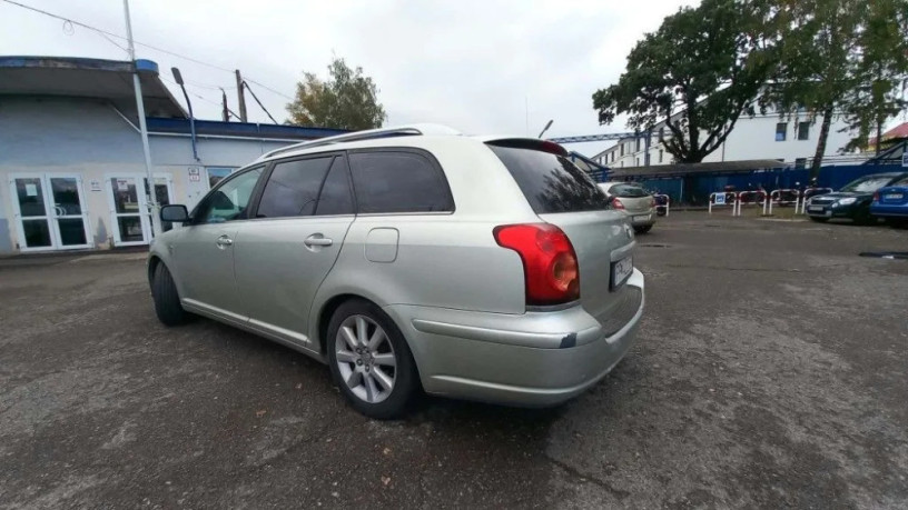 toyota-avensis-combi-predam-big-1