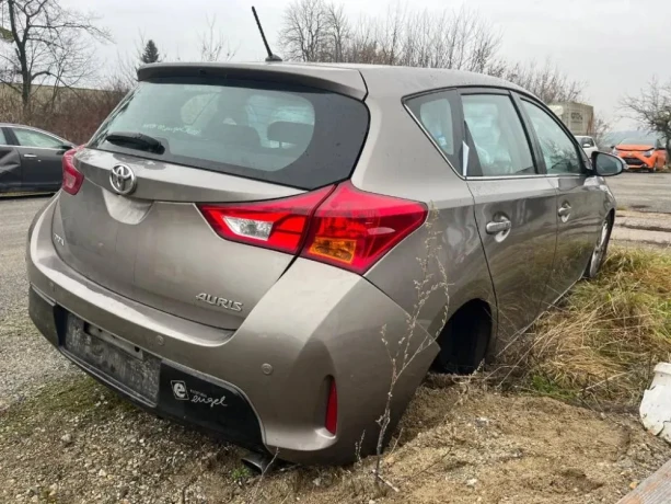 toyota-auris-16-i-valvematic-luna-big-2