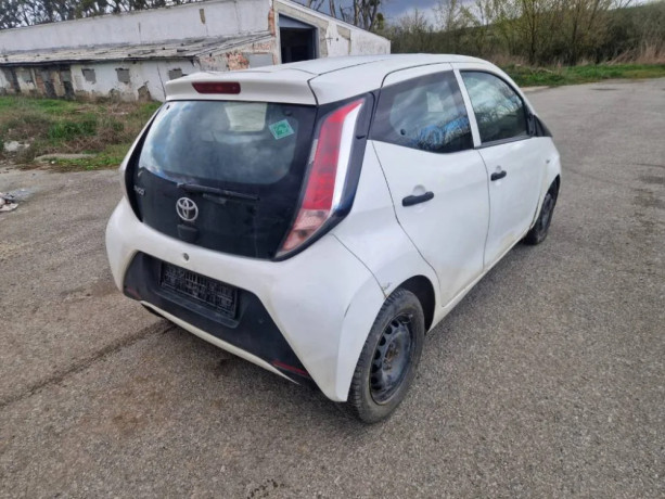 toyota-aygo-10-vvt-i-xcomfort-2018-lpgbenzin-282-000-km-51-kw-demontovany-splynovac-big-3