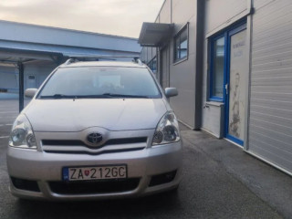 toyota-corolla-verso-22d7miestm6-aspon-4-deti-polovicna-zlava
