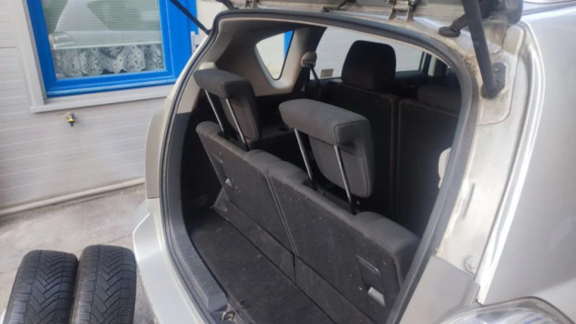 toyota-corolla-verso-22d7miestm6-aspon-4-deti-polovicna-zlava-big-3