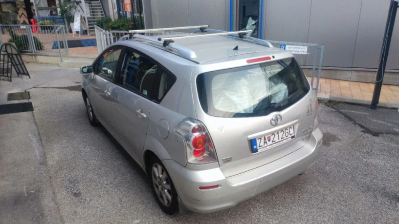 toyota-corolla-verso-22d7miestm6-aspon-4-deti-polovicna-zlava-big-2