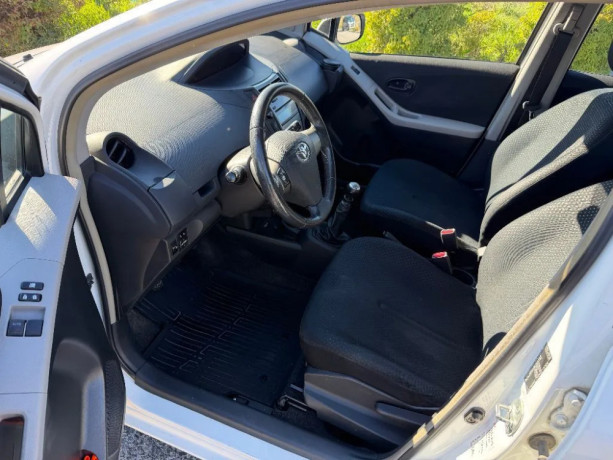 toyota-yaris-133i-dual-vvt-i-luna-74kw102hp-m6-big-3