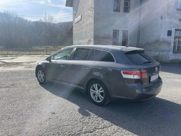 toyota-avensis-combi-20-d-4d-exclusive-big-1
