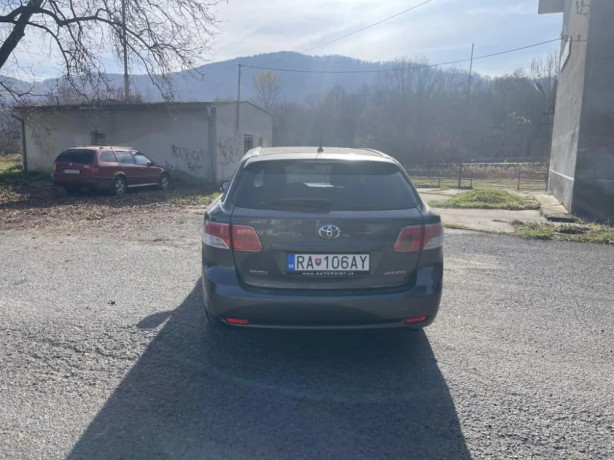 toyota-avensis-combi-20-d-4d-exclusive-big-2
