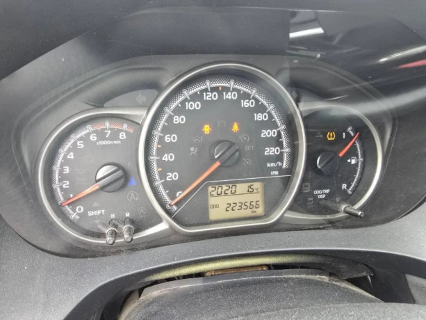 toyota-yaris-10-vvt-i-active-big-2