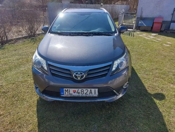 toyota-avensis-combi-predam-toyoty-avensis-combi-big-0