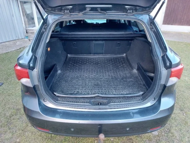 toyota-avensis-combi-predam-toyoty-avensis-combi-big-3