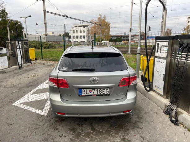 toyota-avensis-combi-110kw-automat-big-1