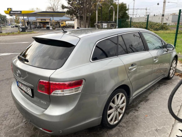 toyota-avensis-combi-110kw-automat-big-2